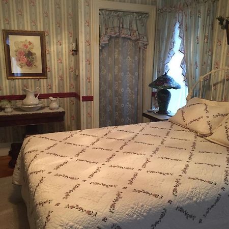 Raindrops On Roses Bed & Breakfast ハーキマー エクステリア 写真