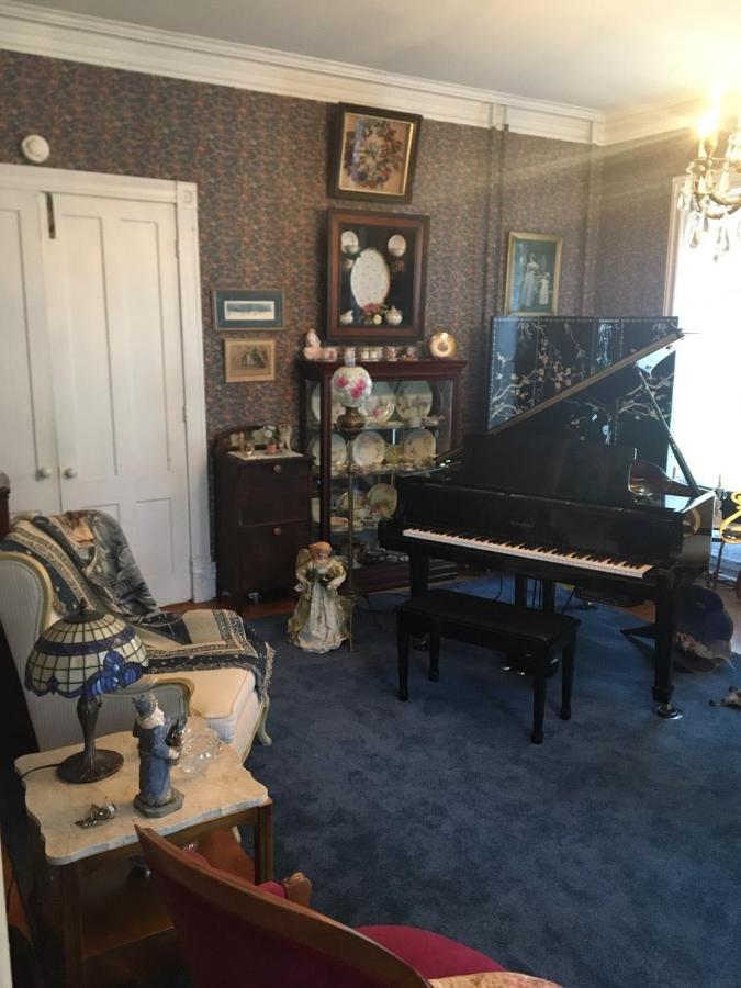 Raindrops On Roses Bed & Breakfast ハーキマー エクステリア 写真