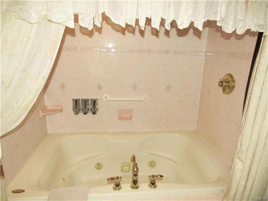 Raindrops On Roses Bed & Breakfast ハーキマー エクステリア 写真